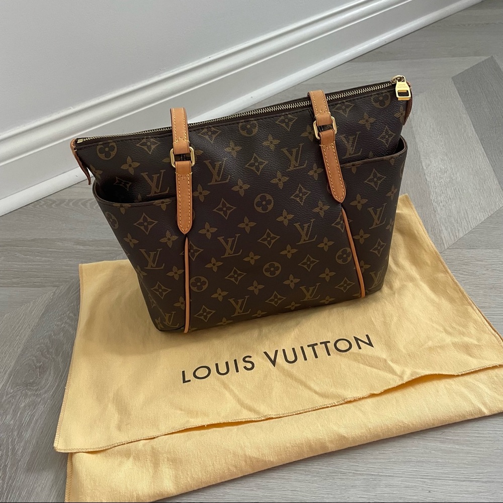 Louis Vuitton Totally PM Monogram Canvas - Discontinued Style - Beautiful Bag!